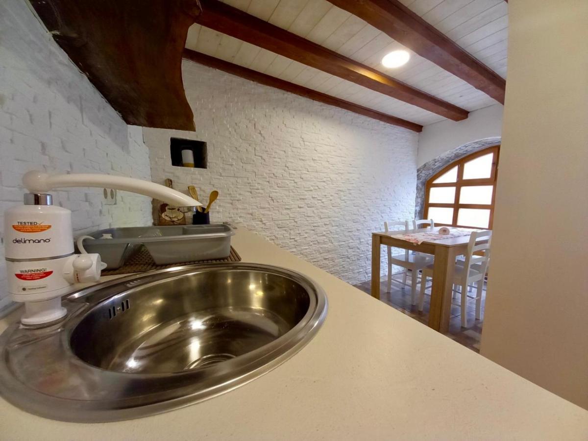 Joseph'S Yard Apartment Ровинь Экстерьер фото