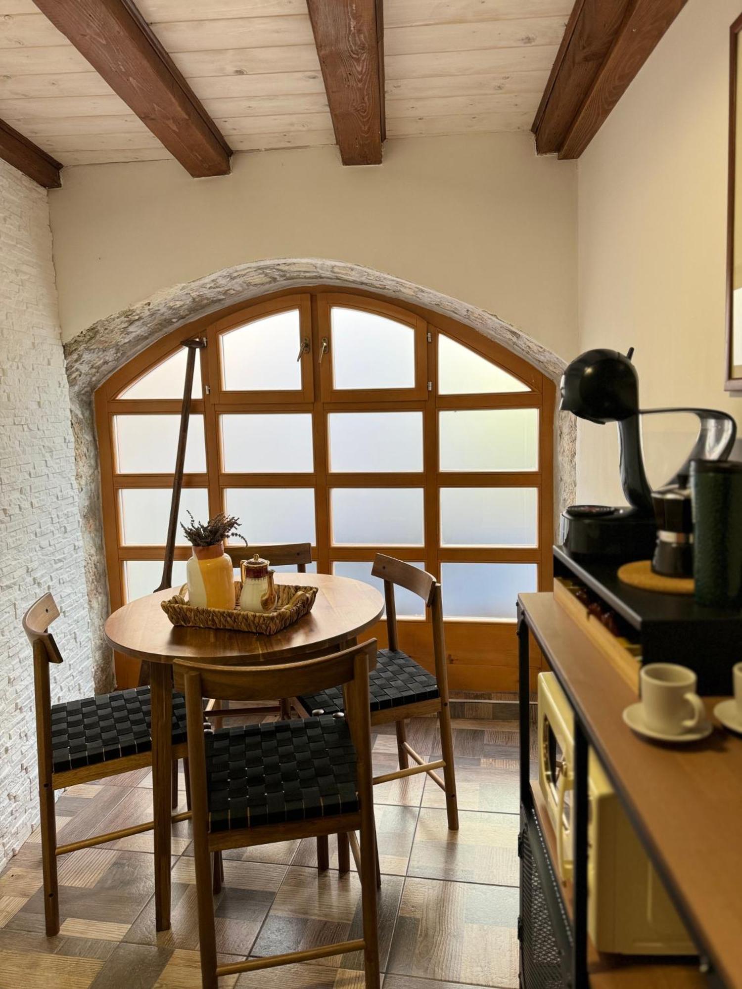 Joseph'S Yard Apartment Ровинь Экстерьер фото